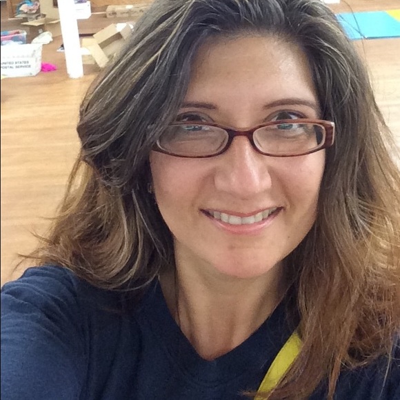 Meet your Posher, Kat - Picture 2 of 2